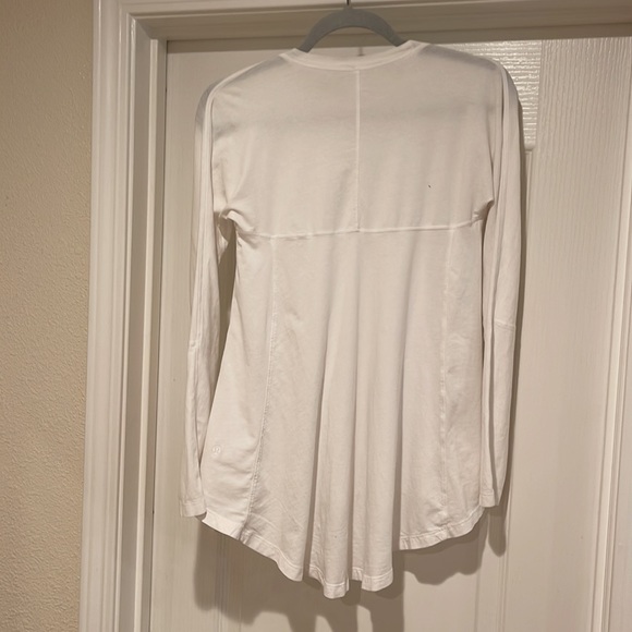 Lululemon Acadia Long Sleeve
White size 4 - Picture 3 of 5
